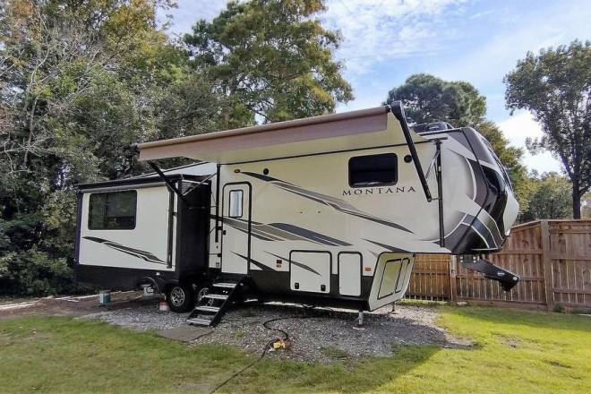 2021 Montana High Country 281CK