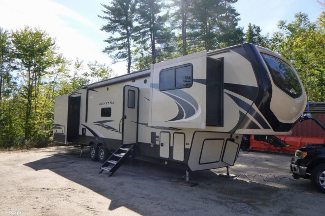 2019 Montana HM375FL