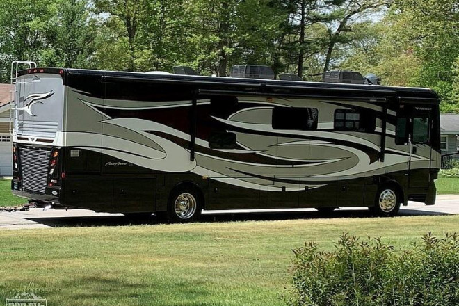 2017 Pace Arrow LXE 38B