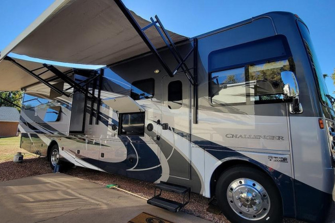 2017 Challenger 37TB