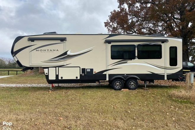 2018 Montana High Country HM305RL