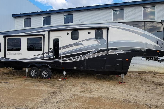 2021 Columbus 383FB
