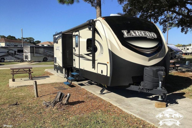 2018 Laredo 280RB