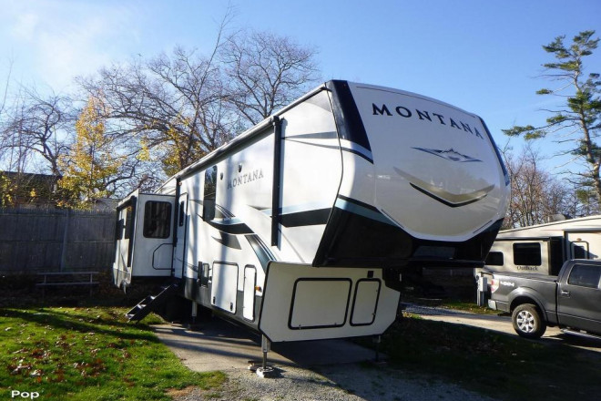 2021 Montana 3931FB