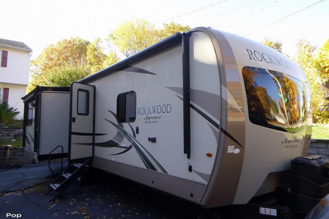 2018 Rockwood 8329SS