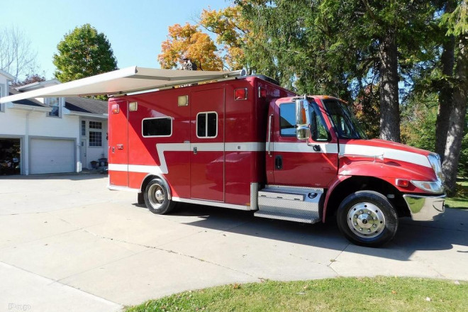 2002 Other 4300 SBA LP 4x2 Campulance