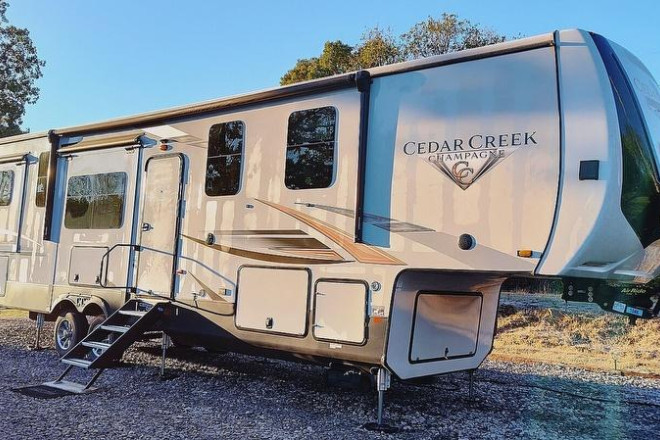 2021 Cedar Creek 38ERD