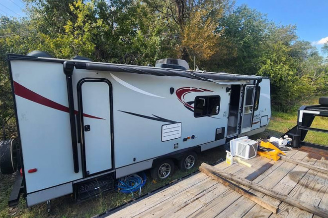 2015 Launch Ultra Lite 28BHS