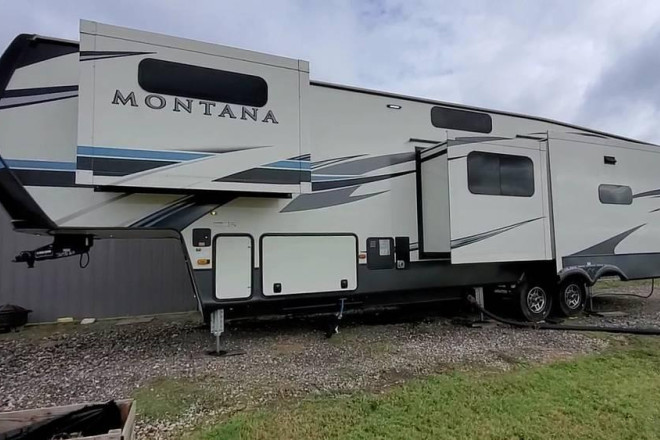 2021 Montana 3855BR