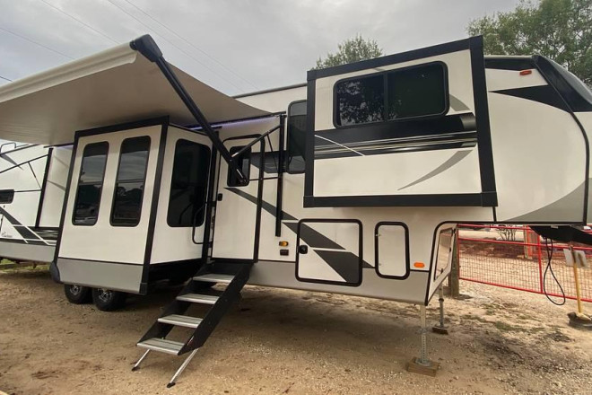 2022 Chaparral 334FL