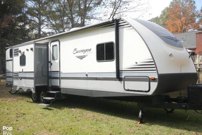 2017 Surveyor 322BHLE