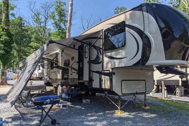 2017 Durango 340 FLT