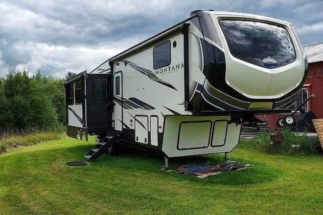 2021 Montana High Country 295RL