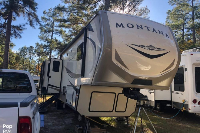 2019 Montana 3720RL