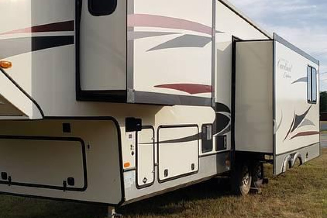 2019 Cardinal Explorer 322DS