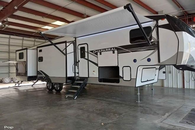 2021 Chaparral 367BH