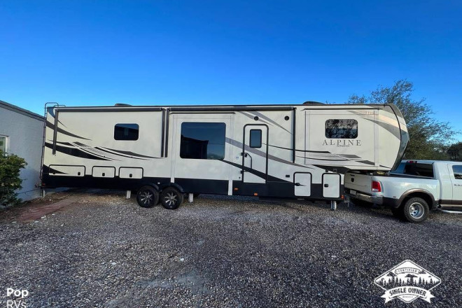 2018 Alpine 3700 FL