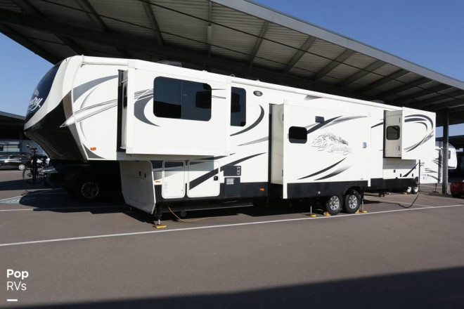 2016 Big Country 3900 FLP