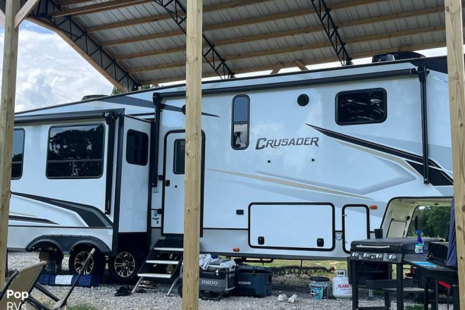 2022 Crusader 335RLP