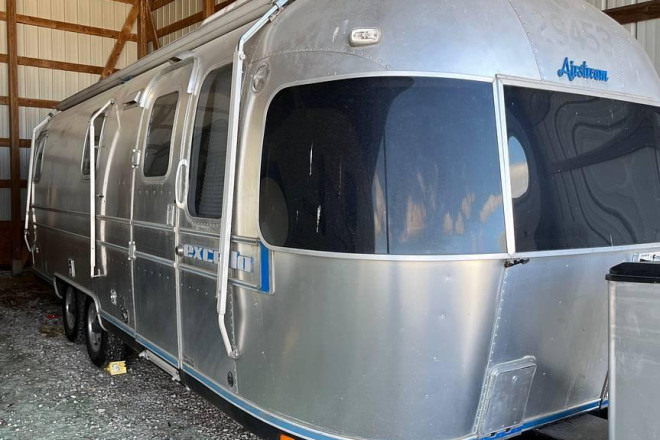 1989 Excella 25 Foot Side-Bath