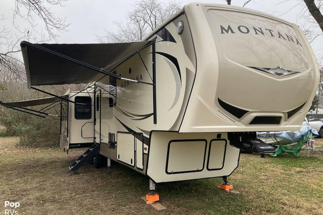 2018 Montana 3931FB