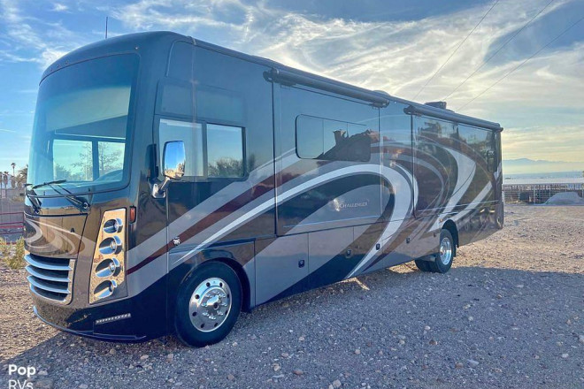 2018 Challenger 37YT