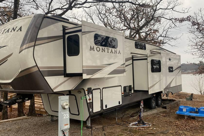 2020 Montana 3855BR