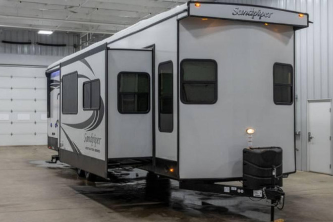 2022 Sandpiper Destination 399LOFT