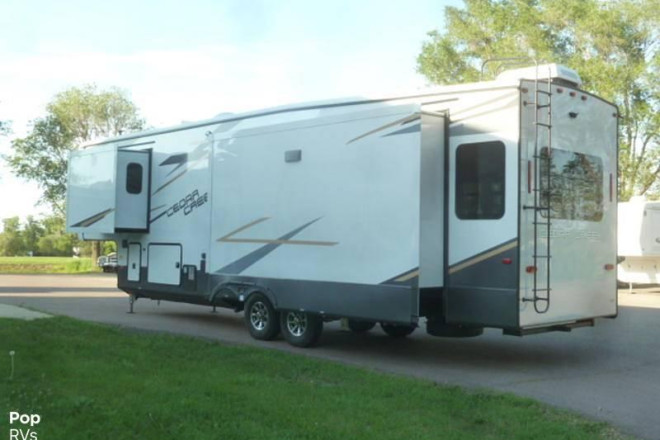 2021 Cedar Creek 345IK