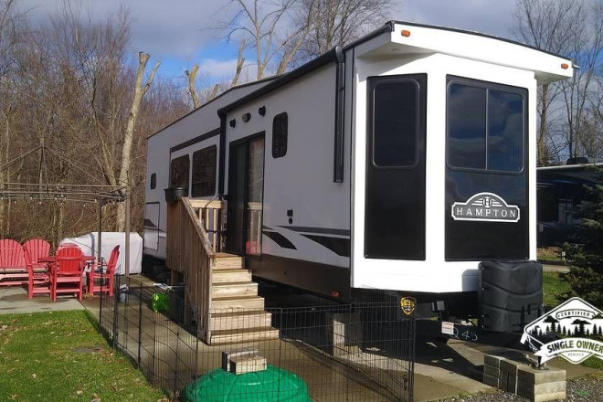 2021 Hampton 364MBL