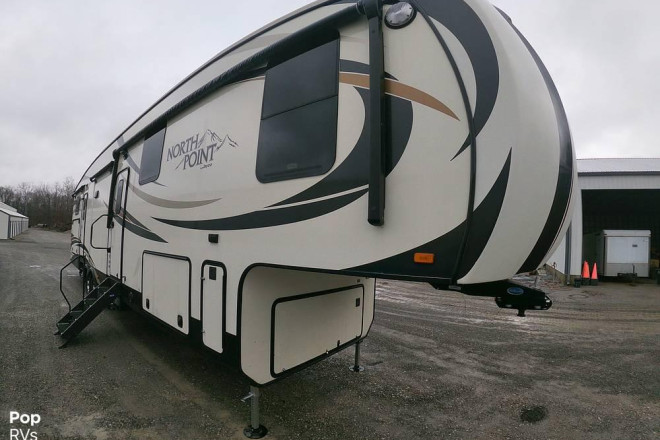 2016 North Point 375BHFS