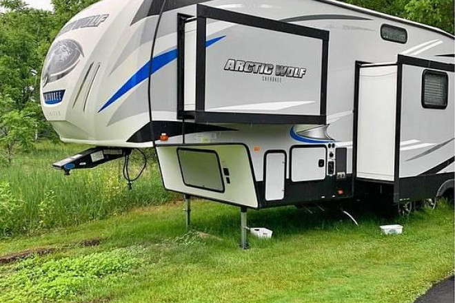 2019 Arctic Wolf 295QSL8