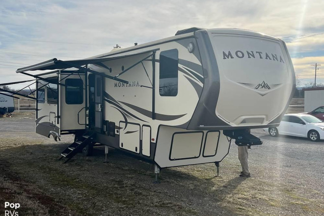 2018 Montana 3721RL