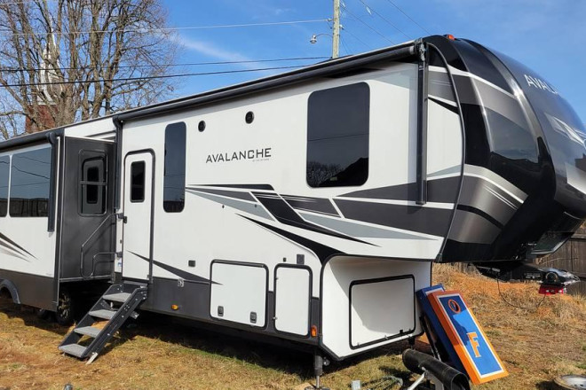 2021 Avalanche 390DS