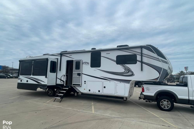 2022 Solitude ST378MBS-R