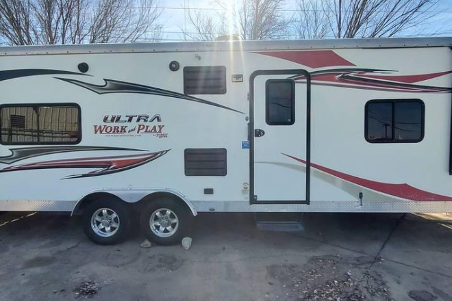 2014 Work & Play Ultra 25ULA