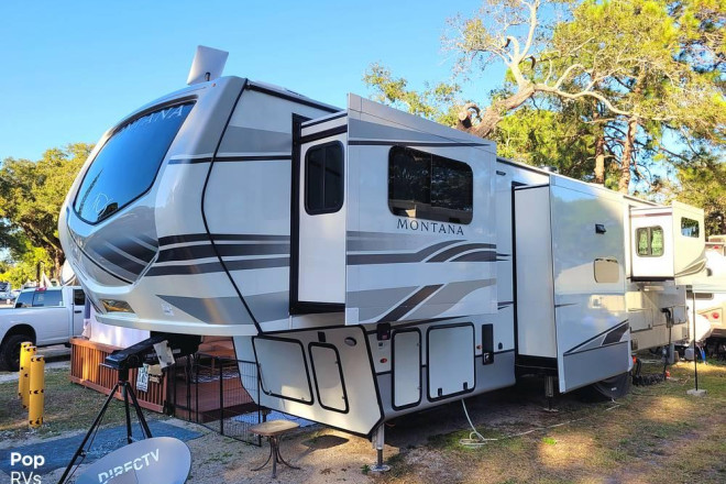 2022 Montana 3761FL