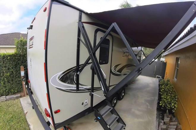 2020 Coleman Light Series 2425RB