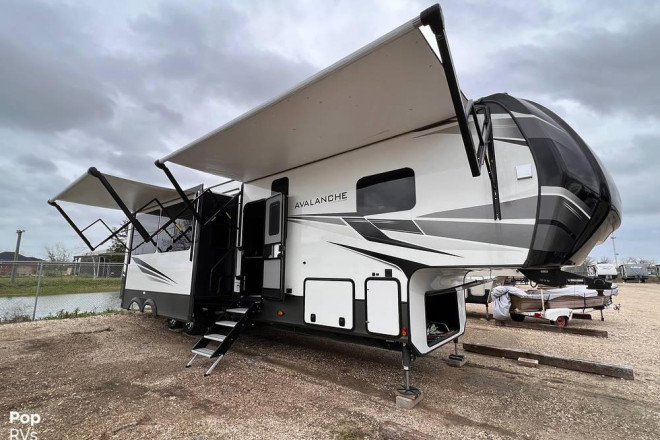 2021 Avalanche 395BH