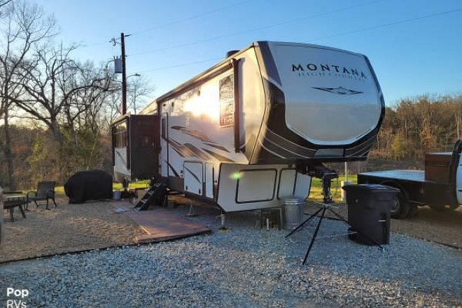 2020 Montana High Country 331RL