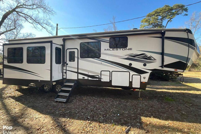 2021 Milestone 326RL