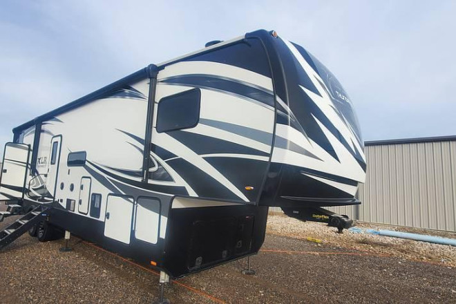 2020 Thunderbolt 369AMP