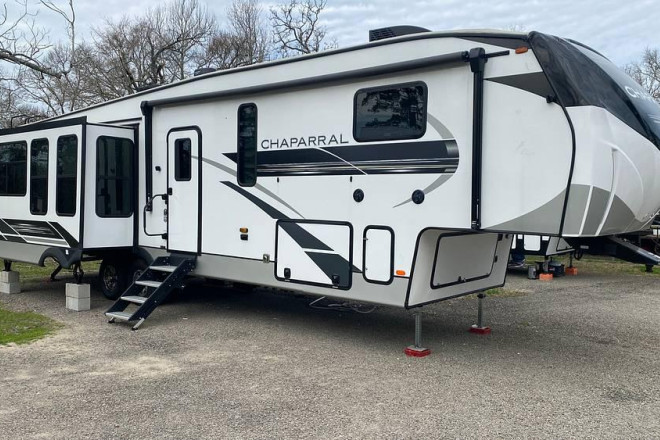 2022 Chaparral 360IBL