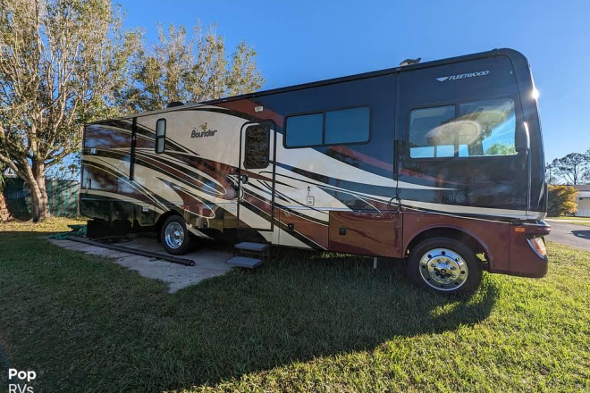 2010 Bounder 33U