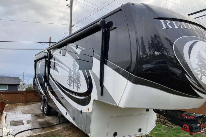 2018 Redwood 3961RK