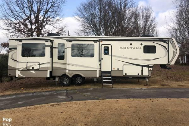 2018 Montana 3701LK