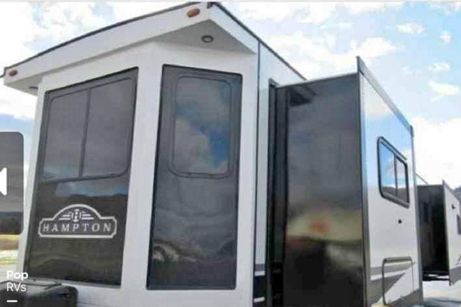 2021 Hampton 374BAR