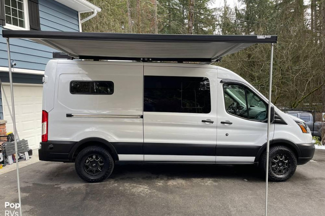 2019 Transit 250 Medium Roof 148WB
