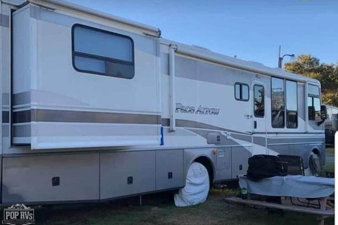 2003 Pace Arrow 37A