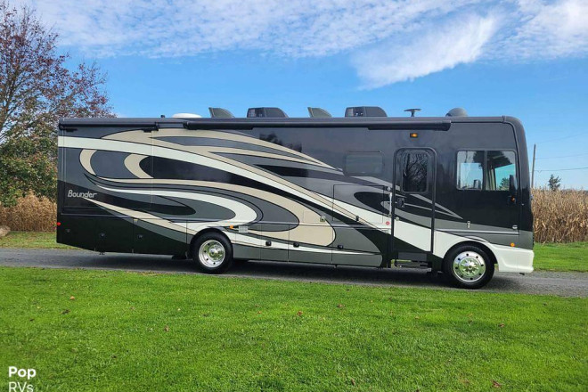 2019 Bounder 33C